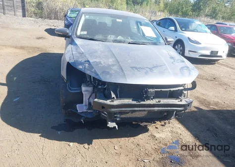 2018 Volkswagen Passat 2.0T Se z USA, uszkodzony, nr VIN 1VWBA7A34JC032034